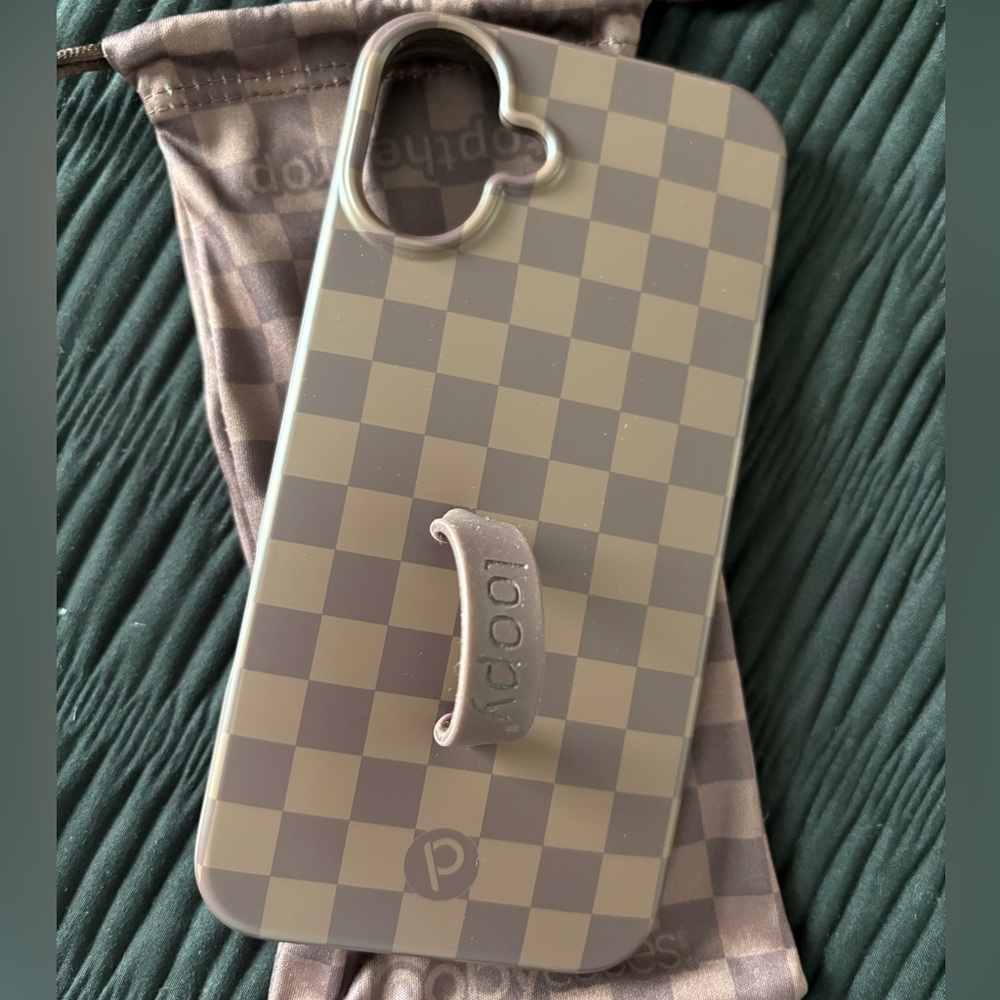 iPhone 16 plus loopy case 🤎